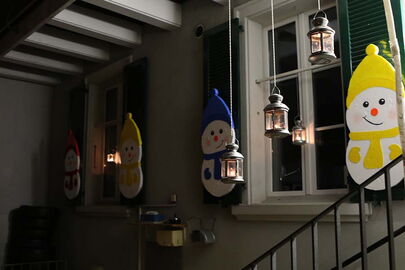 Dekorierte Fensterläden in der Chinderstube Olten